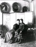 Ingeborg och Helene Åkerhielm på Ökna, 1890-tal
