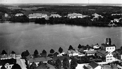 Utsikt över Sundby sjukhus mm från domkyrkan.