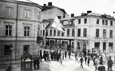 Folkliv på Stora Torget i Nyköping, cirka 1920