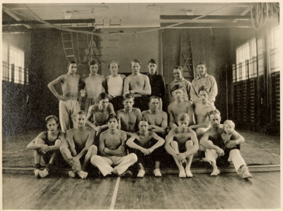 Brottare vid träning på Solbacka Läroverk, 1933