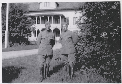 Beredskap, två män i uniform, 1940