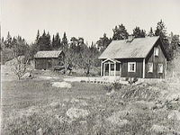 Berghällar med älvkvarnar vid Skälkullastugan i Svärta, foto år 1966