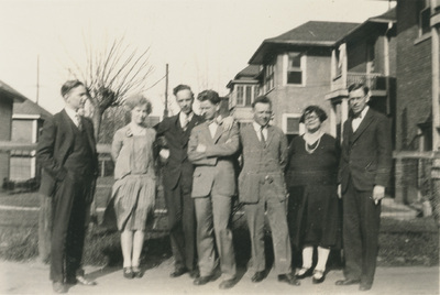 Gruppfoto med Einar och Gertrud Höglund