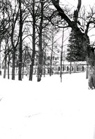 Trädgårdsmuren vintertid vid Ökna säteri i Floda socken