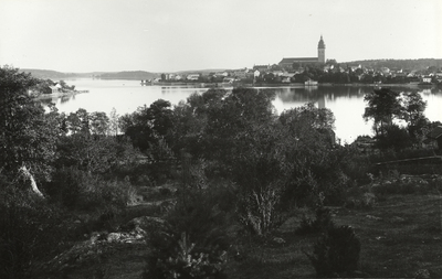 Utsikt från Abborrberget på Tosterön mot Strängnäs.