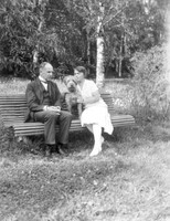 Birger Wessén med Hilda gift Österman, och hennes hund