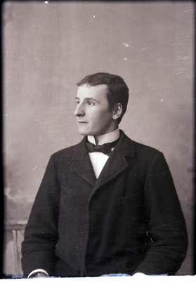 Porträtt, August Pettersson, Skenäs, 1906
