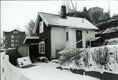 Norra Strandvägen 39, liten gäststuga i Strängnäs.