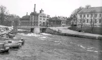 Nyköpingsån med vy mot Nyköpings Bryggeri AB omkring 1935-1937