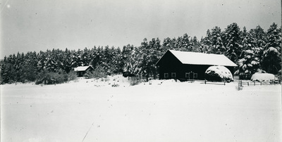 Gården Paris under Näsbyholm nära Karlbyå, inköptes 1958 till skjutfält åt P10.