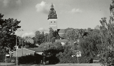 Kv. Skolmästaren och Kyrkberget i Strängnäs från syd.