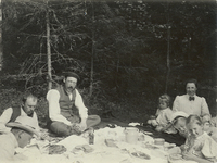 Picknick på Hammarberget i Tyresö 7 juli 1909