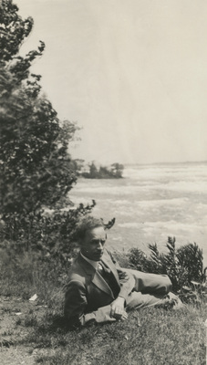 Einar Höglund vid havet