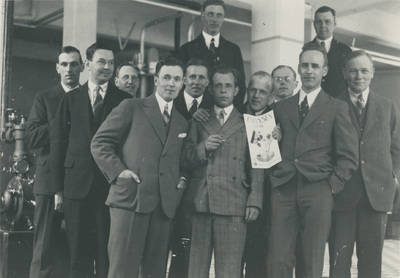Gruppfoto med Einar Höglund, 1930-tal