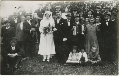 Gruppfoto från ett bröllop