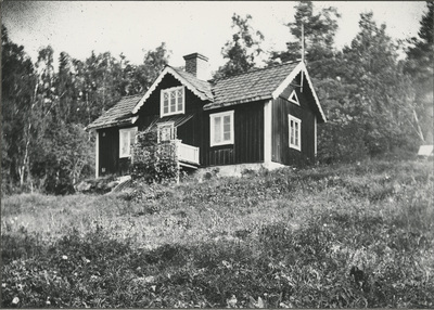 Arbetarbostad Bäckaskog vid Näsbyholm, byggd 1873-74 av byggmästare Johan Paulsson Ekström, Älvsborgs län.