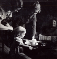 Ingrid Julin med några släktingar, 1930-tal