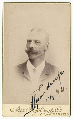 Visitkort, man med mustasch Halmstad, har tillhört konstnären Bodil Güntzel, 1892
