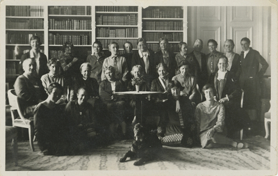 Gruppfoto från biblioteket, Kvinnliga Medborgarskolan, Fogelstad