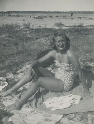 En kvinna i baddräkt, 1930/40-tal