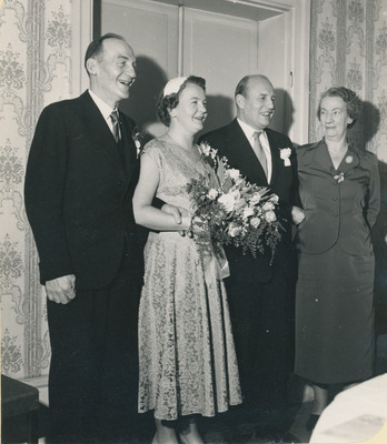 Brudparet Gemzell, med Eivors föräldrar 1955