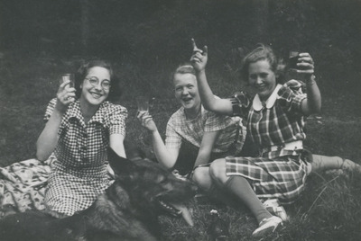 Eivor Gemzell på picknick, 1930/40-tal