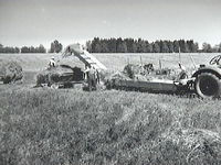 Hölastare demonstreras i Björkvikstrakten, uppfinning från år 1952