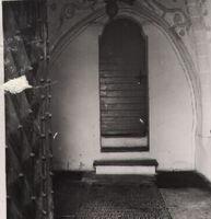 Vapenhuset i Helgesta kyrka år 1944