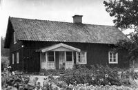 (Ekekulla 2:2) med manbyggnad uppförd på 1890-talet.