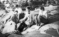 Familjeutflykt i skärgården omkring 1950
