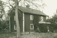 Hus med klängväxt, Torlunda i Toresund socken