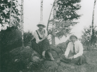 Elin Wägner och Elisabeth Tamm år 1921