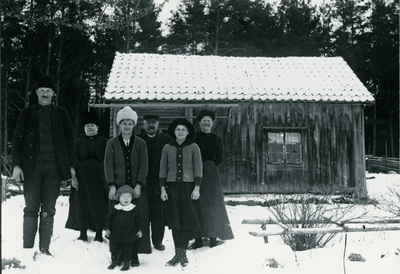 Gruppfoto hos August Thörnblom, Skogstorp.