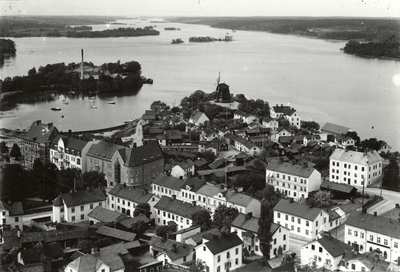 Utsikt från domkyrkans torn i Strängnäs mot nordväst.