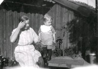 Karl-Axel Lundberg med mor Olga.