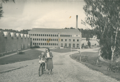Agneta och Anette Pinner ca 1947