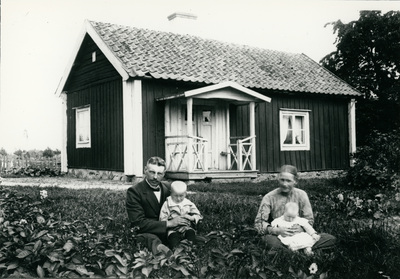 Familjen Carl Ekström vid Fagerhult, dagsverkstorp under Näsbyholm.