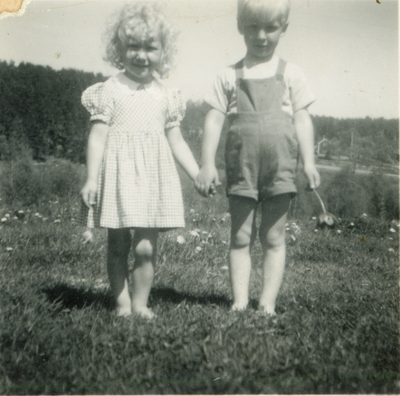 Agnetas syskon Bengt och Gunilla, Kårtorp 1955