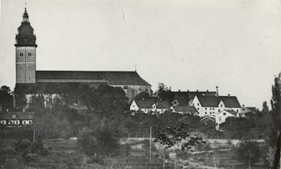 Domkyrkan i Strängnäs från syd omkring 1870.
