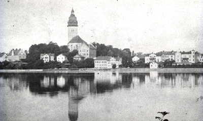 Utsikt mot Strängnäs från Sundby efter biskopsgårdens restaurering.