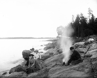 Picknick på klipporna i Oxelösund skärgård, cirka 1900