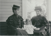 Hildegard Indebetou med dottern Elisabeth och systern Ulla Frössén, omkring 1906