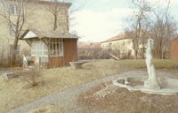 Lusthus vid Östra Kyrkogatan 12 i Nyköping år 1973