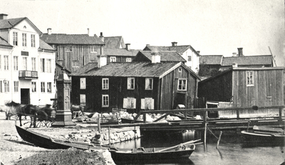 Strängnäs, Jerntorget. Husen t.h. och i mitten revs 1870-71.