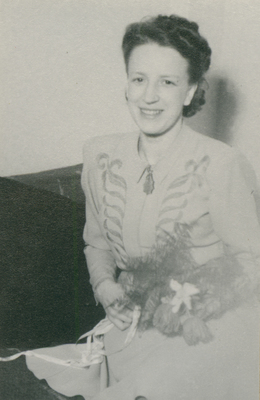 Agneta på bröllopsdagen år 1946
