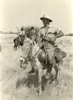 Män i sjukvårdsuniformer på åsnor, Etiopien 1935-1936