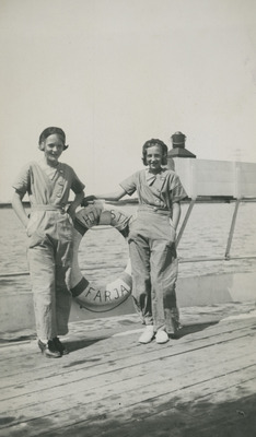 Eivor Gemzell på en färja, 1930-tal
