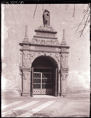 S:t Nikolai kyrkans portal
