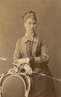 Kvinna vid stol, 1870-tal