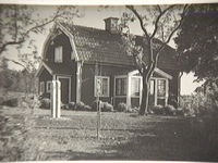 Stockbäcken med manbyggnad uppförd 1925.